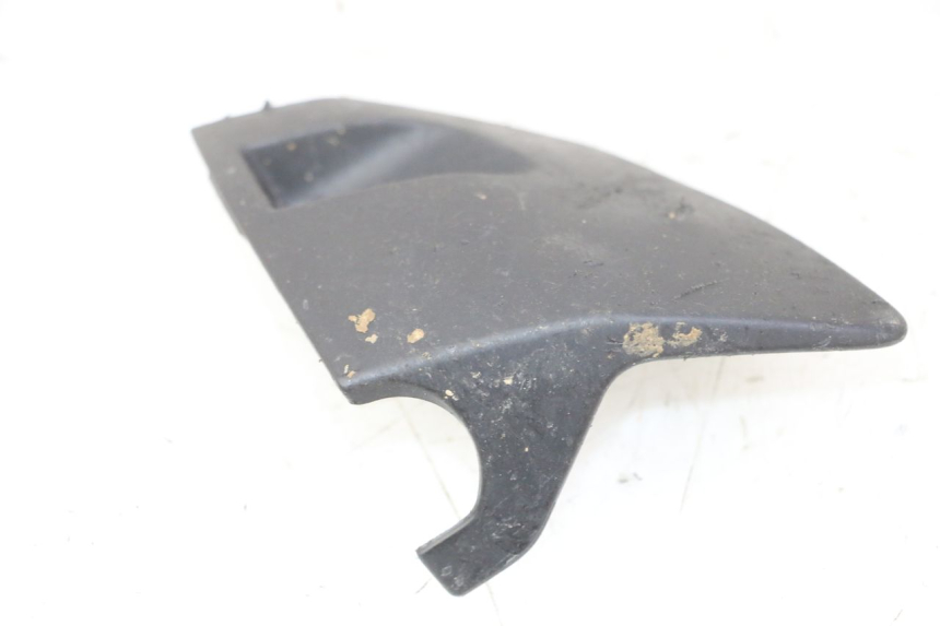 photo de TAMPA LATERAL DIREITA DO CHASSI YAMAHA YZF YZ-F 450 (2014 - 2016) - Zoom do estado de desgaste