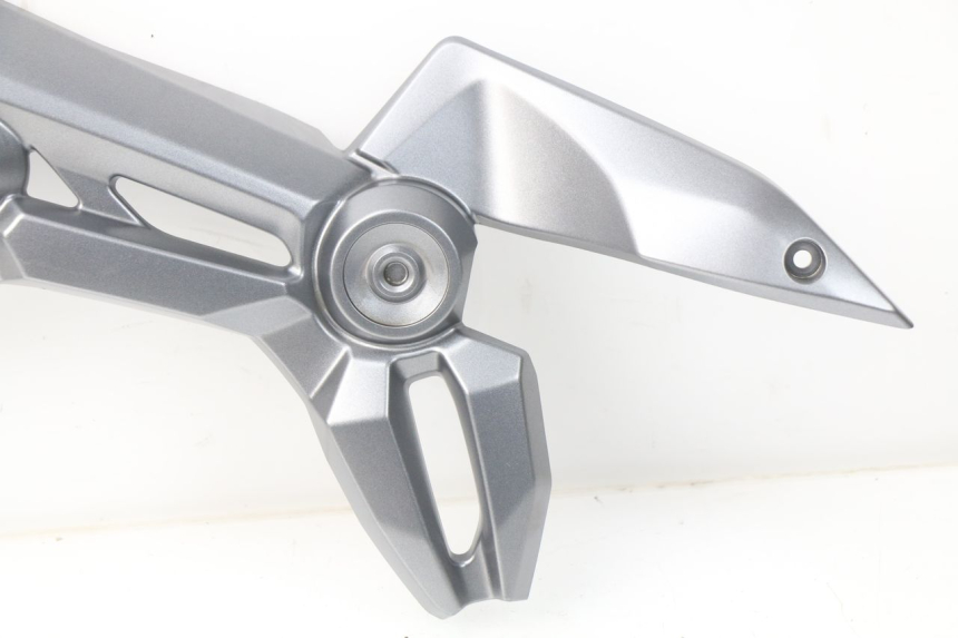 photo de TAMPA LATERAL DIREITA DO CHASSI KAWASAKI Z Z900 900 (2017 - 2019) - Pontos de fixação