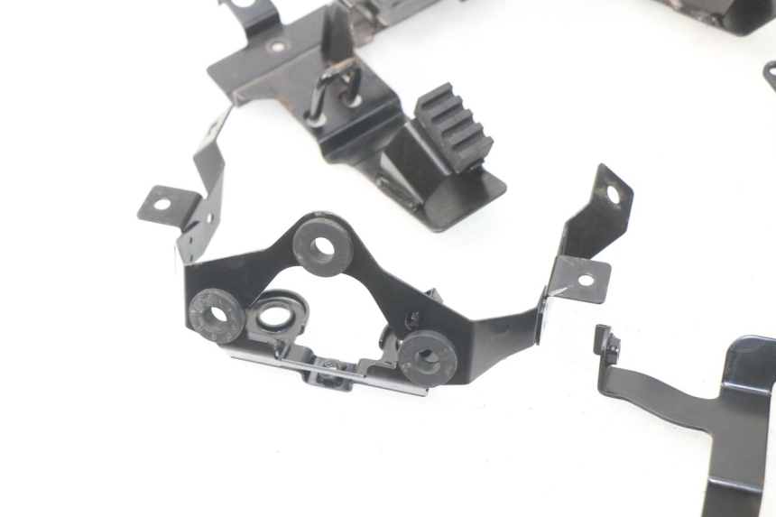 photo de TAMPA LATERAL DO CHASSI YAMAHA FZ8 800 (2010 - 2016) - Outro ângulo de visão