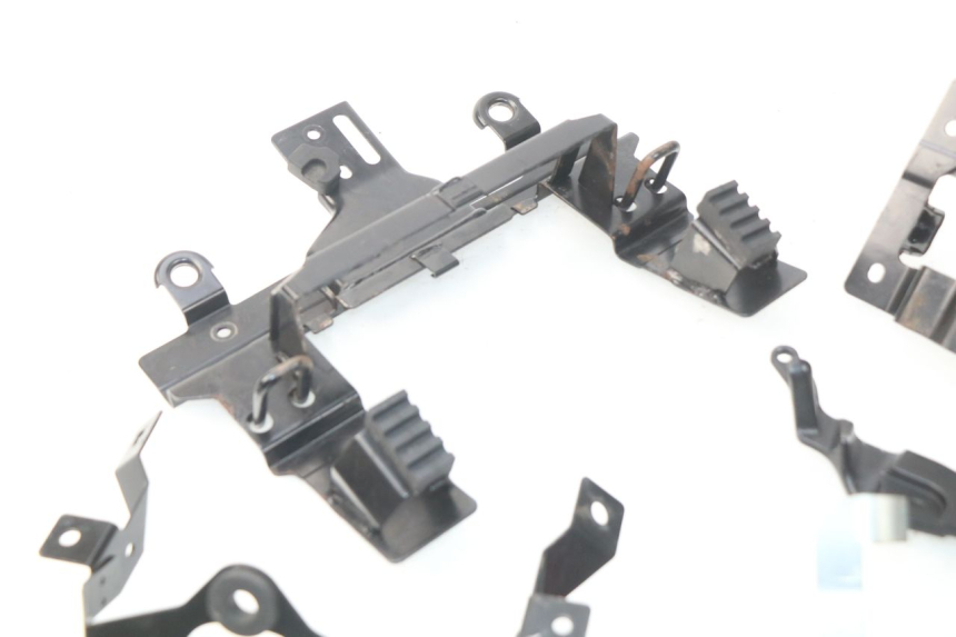 photo de TAMPA LATERAL DO CHASSI YAMAHA FZ8 800 (2010 - 2016) - Ampliação técnica