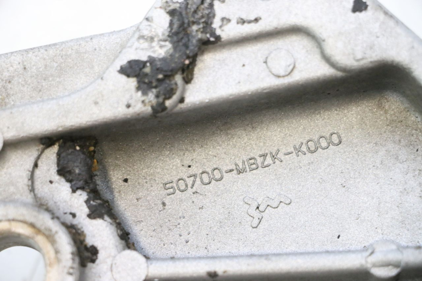 photo de TAMPA LATERAL DO QUADRO ESQUERDO HONDA CB F HORNET 600 (2005 - 2006) - Detalhe da peça