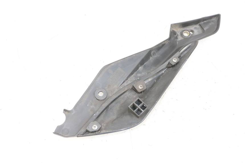 photo de TAMPA LATERAL ESQUERDA DO CHASSI KSR CODE 125 (2018 - 2020) - Detalhe da peça