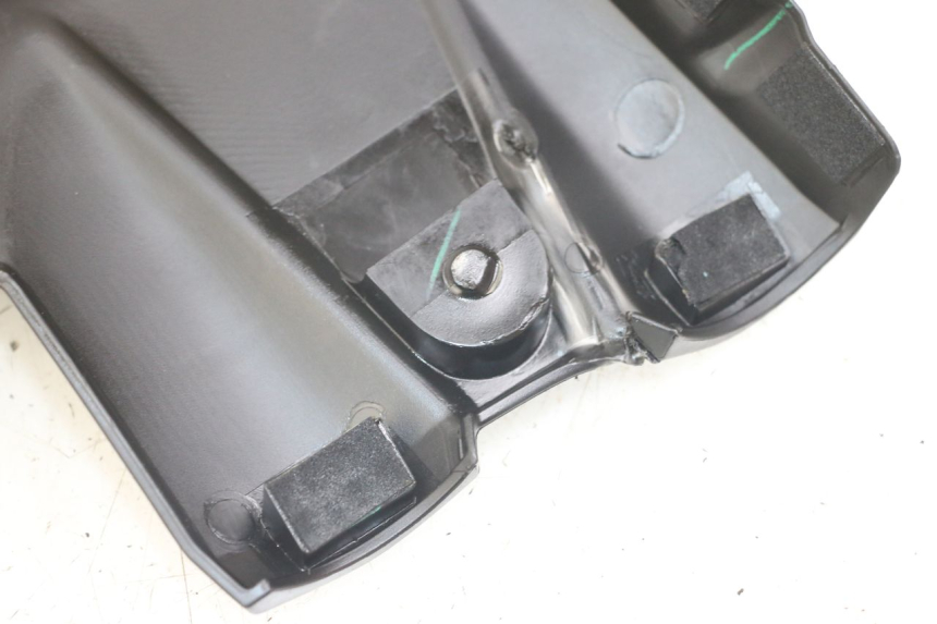 photo de TAMPA LATERAL ESQUERDA DO CHASSI KAWASAKI ER-6 ER6 N 650 (2012 - 2016) - Zoom do estado de desgaste