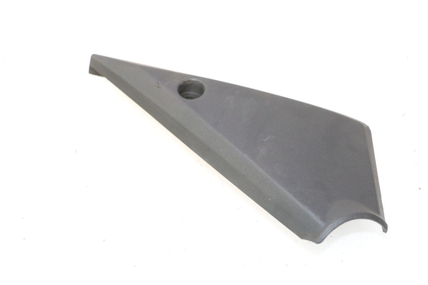 photo de TAMPA LATERAL DO QUADRO ESQUERDO SUZUKI GSF N BANDIT 1200 (2001 - 2005) - Detalhe da peça