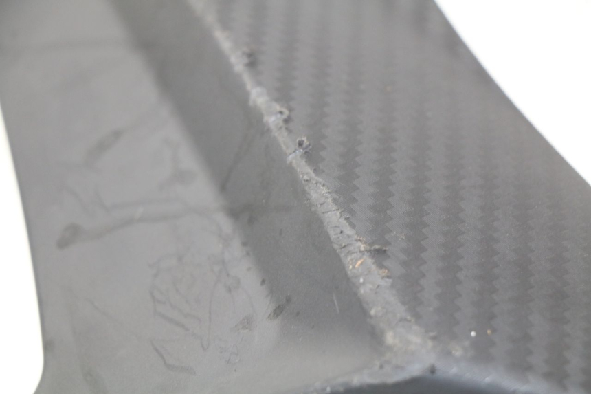 photo de TAMPA LATERAL ESQUERDA DO CHASSI SUZUKI GSX-R GSXR 750 (2011 - 2016) - Zoom do estado de desgaste