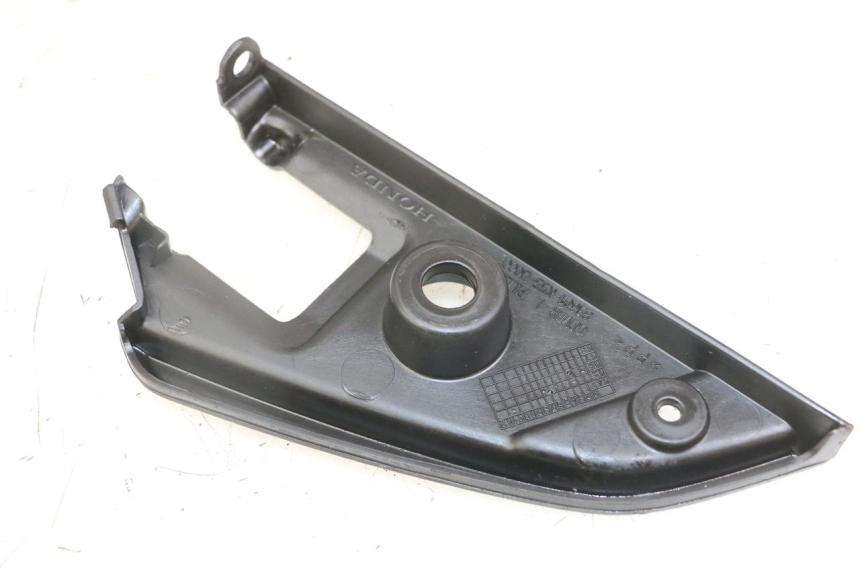 photo de TAMPA LATERAL ESQUERDA DO CHASSI HONDA SH i 300 (2015 - 2020) - Detalhe da peça