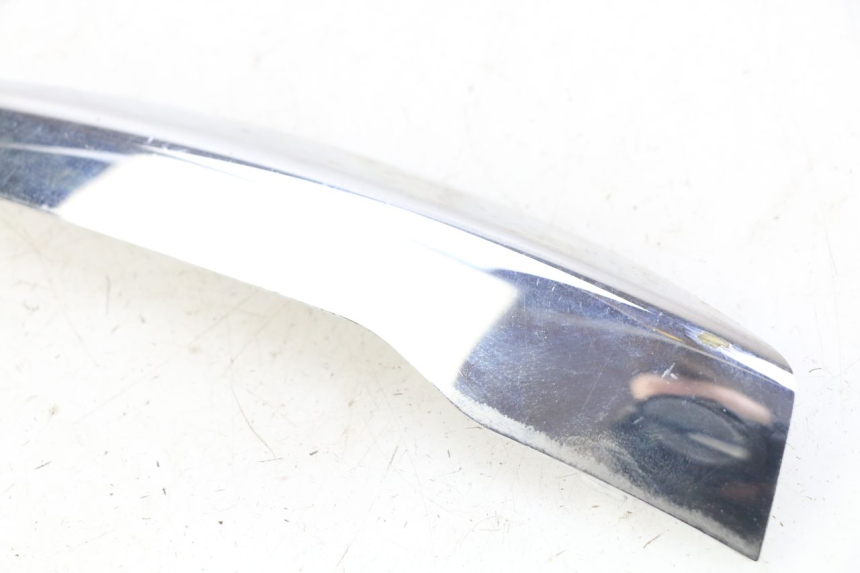photo de TAMPA LATERAL ESQUERDA DO CHASSI PIAGGIO LIBERTY IGET S 125 (2016 - 2020) - Detalhe da peça