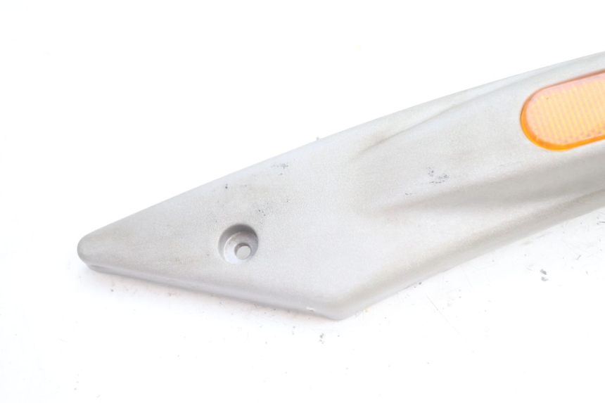 photo de TAMPA LATERAL DO QUADRO ESQUERDO PIAGGIO LIBERTY 125 (1998 - 2008) - Detalhe da peça