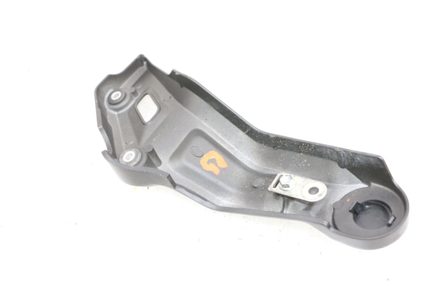photo de TAMPA LATERAL ESQUERDA DO CHASSI YAMAHA MT-07 MT07 ABS 700 (2018 - 2020) - Outro ângulo de visão
