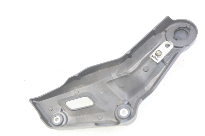 photo de TAMPA LATERAL ESQUERDA DO CHASSI YAMAHA MT-07 MT07 700 (2018 - 2020) - Zoom do estado de desgaste