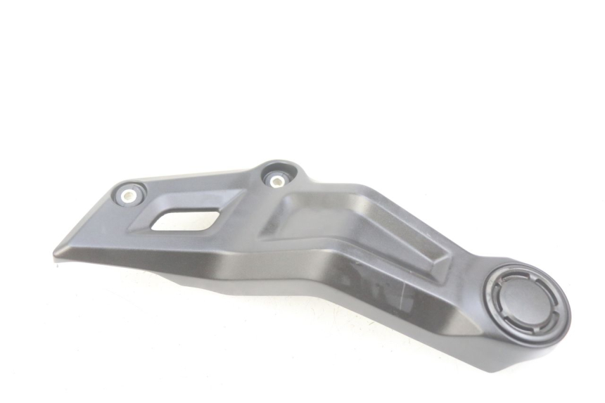 photo de TAMPA LATERAL ESQUERDA DO CHASSI YAMAHA MT-07 MT07 700 (2018 - 2020) - Outro ângulo de visão