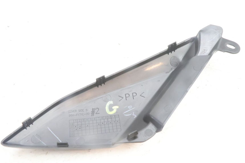 photo de TAMPA LATERAL DO QUADRO ESQUERDO YAMAHA N-MAX NMAX 125 (2021 - 2024) - Pontos de fixação