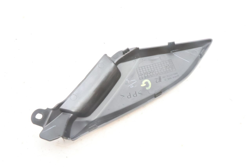 photo de TAMPA LATERAL DO QUADRO ESQUERDO YAMAHA N-MAX NMAX 125 (2021 - 2024) - Estado da superfície