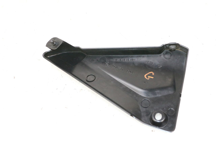 photo de TAMPA LATERAL ESQUERDA DO CHASSI BMW R GS 1250 (2021 - 2024) - Zoom do estado de desgaste