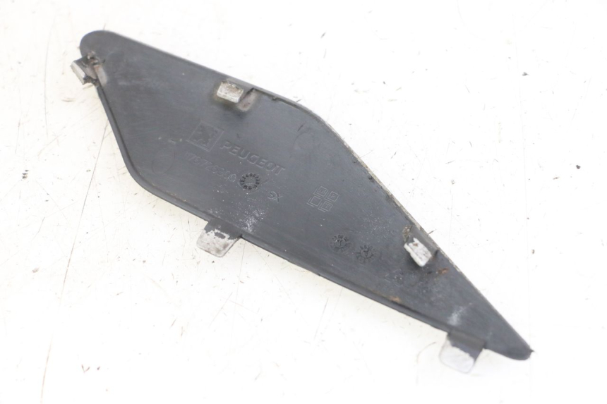photo de TAMPA LATERAL ESQUERDA DO CHASSI PEUGEOT SATELIS 125 (2013 - 2018) - Detalhe da peça