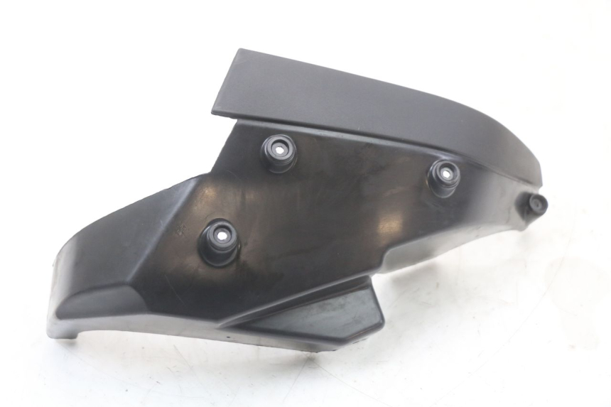 photo de TAMPA LATERAL ESQUERDA DO CHASSI KYMCO SUPER 8 125 (2008 - 2015) - Detalhe da peça
