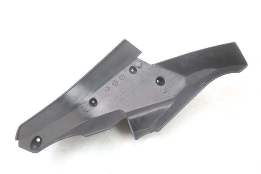 photo de TAMPA LATERAL ESQUERDA DO CHASSI KYMCO SUPER 8 125 (2008 - 2015) - Outro ângulo de visão