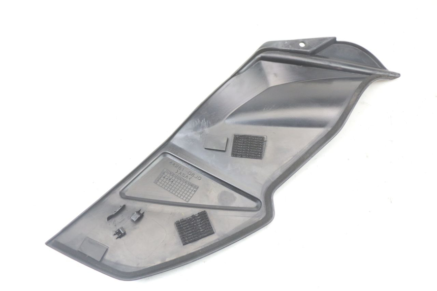 photo de TAMPA LATERAL ESQUERDA DO CHASSI SUZUKI GSR 750 (2011 - 2017) - Pontos de fixação
