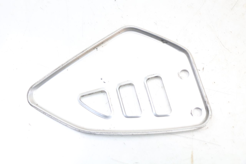 photo de TAMPA LATERAL ESQUERDA DO CHASSI SUZUKI SV S 650 (1999 - 2002) - Outro ângulo de visão