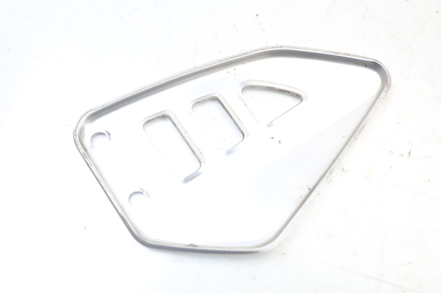 photo de TAMPA LATERAL ESQUERDA DO CHASSI SUZUKI SV S 650 (1999 - 2002) - Ampliação técnica