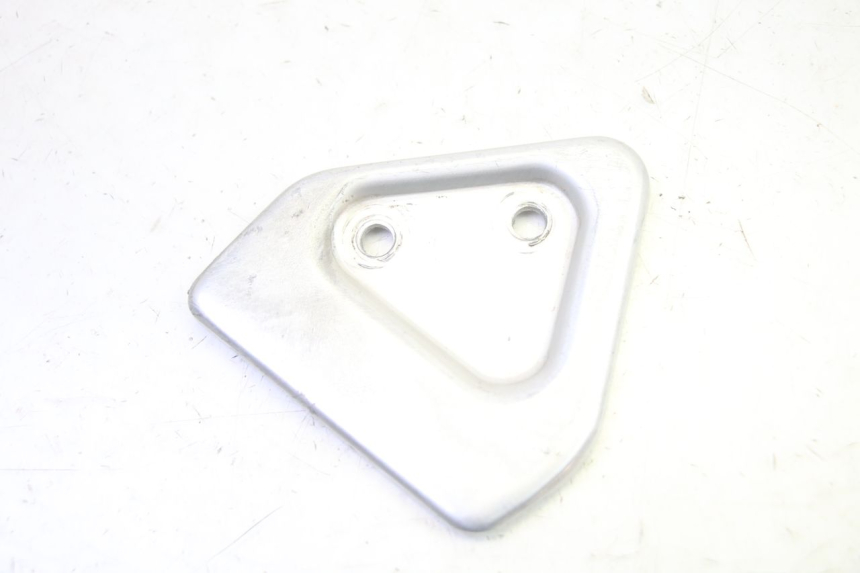 photo de TAMPA LATERAL ESQUERDA DO CHASSI YAMAHA TTR 125 (2000 - 2020) - Detalhe da peça