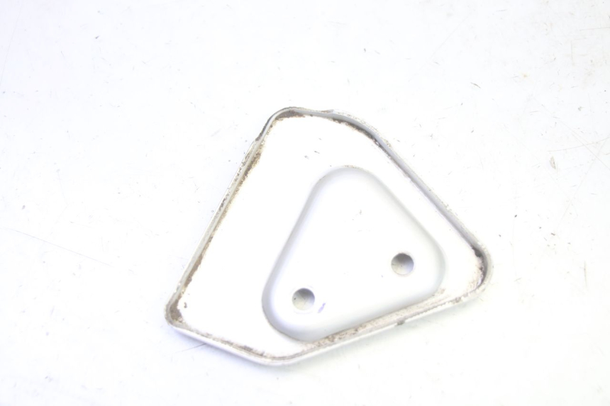photo de TAMPA LATERAL ESQUERDA DO CHASSI YAMAHA TTR 125 (2000 - 2020) - Zoom do estado de desgaste