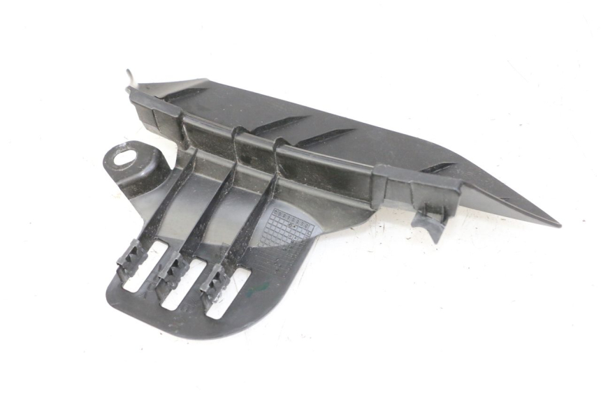 photo de TAMPA LATERAL ESQUERDA DO CHASSI YAMAHA XMAX X-MAX 125 (2021 - 2025) - Detalhe da peça
