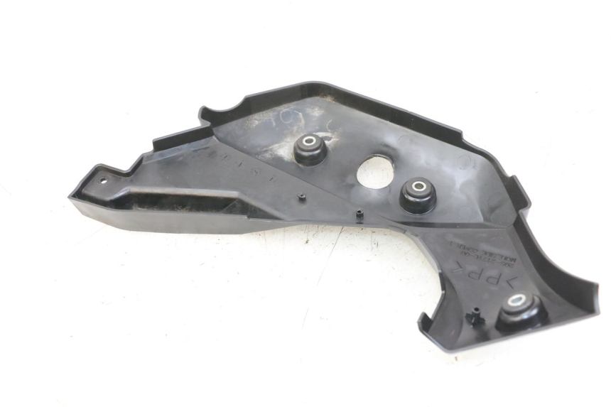 photo de TAMPA LATERAL ESQUERDA DO CHASSI YAMAHA XJ6 ABS 600 (2008 - 2016) - Zoom do estado de desgaste
