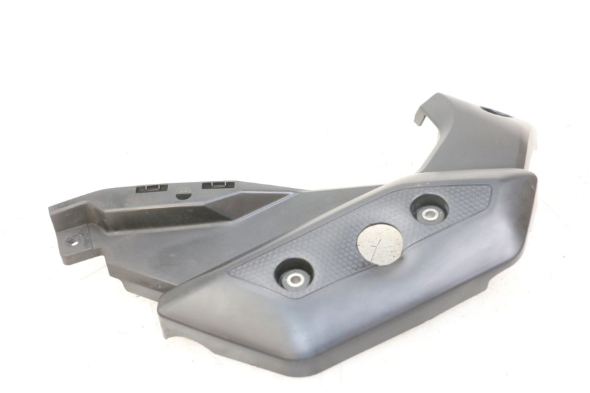 photo de TAMPA LATERAL ESQUERDA DO CHASSI YAMAHA XJ6 ABS 600 (2008 - 2016) - Pontos de fixação