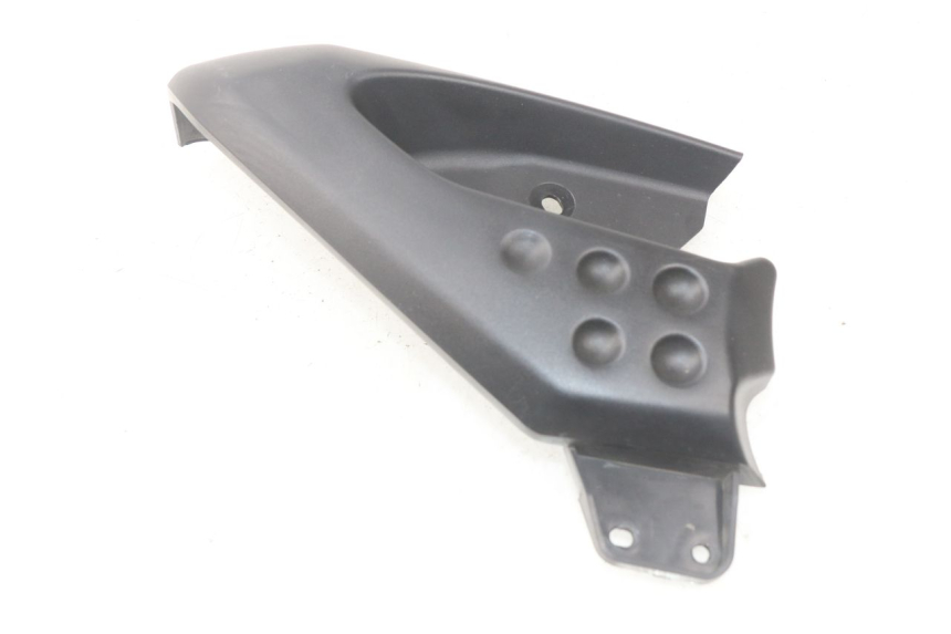 photo de TAMPA LATERAL ESQUERDA DO CHASSI YAMAHA XP T-MAX TMAX 500 (2008 - 2012) - Outro ângulo de visão