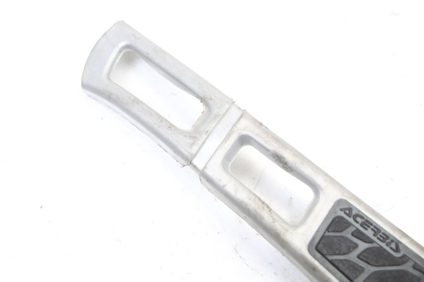 photo de TAMPA LATERAL ESQUERDA DO CHASSI YAMAHA YZ 125 (2006 - 2016) - Detalhe da peça