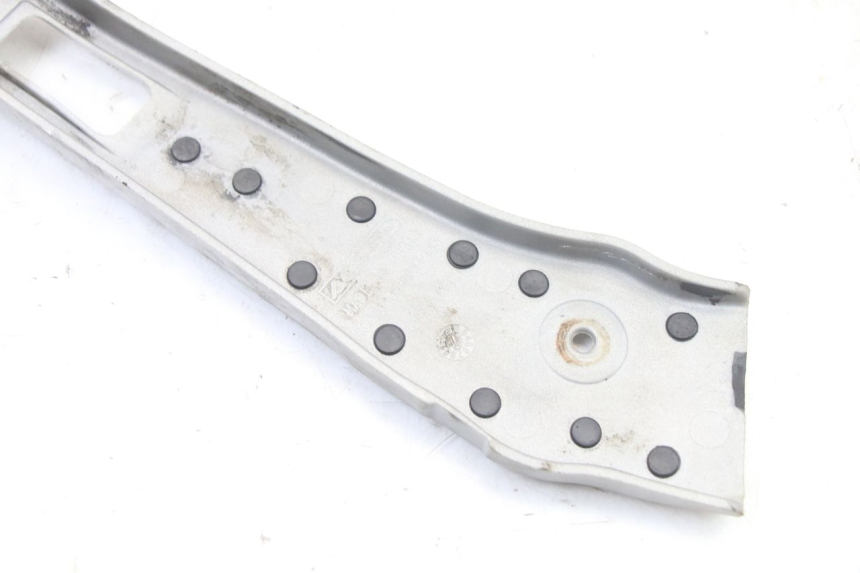photo de TAMPA LATERAL ESQUERDA DO CHASSI YAMAHA YZ 125 (2006 - 2016) - Pontos de fixação