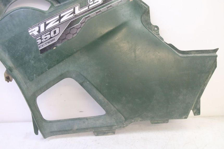 photo de TAMPA LATERAL ESQUERDA DO CHASSI YAMAHA YFM GRIZZLY 550 (2008 - 2015) - Zoom do estado de desgaste