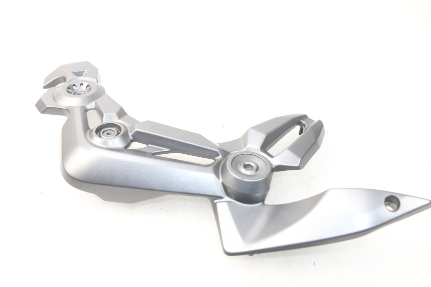 photo de TAMPA LATERAL ESQUERDA DO CHASSI KAWASAKI Z Z900 900 (2017 - 2019) - Zoom do estado de desgaste