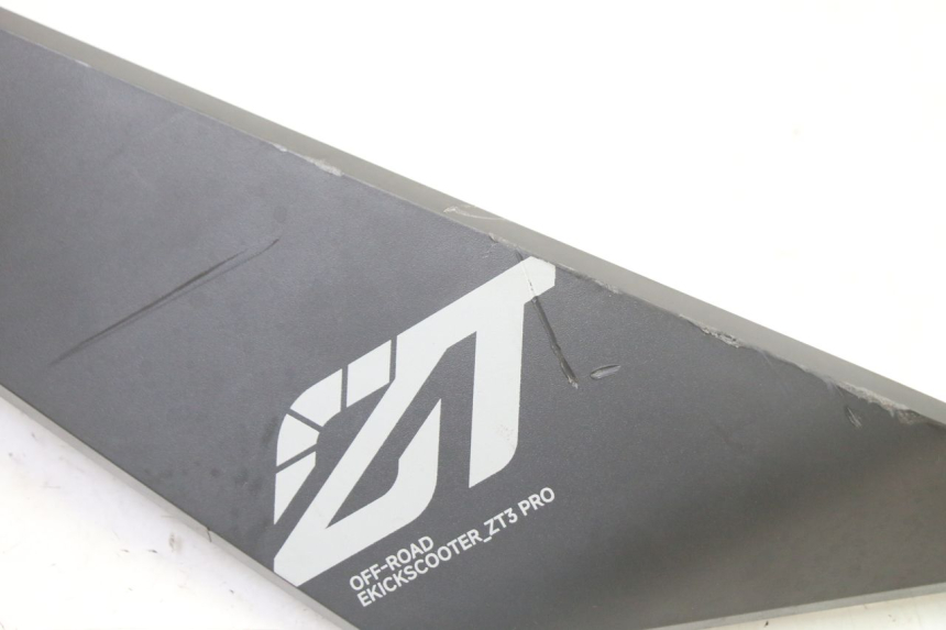 photo de TAMPA LATERAL ESQUERDA DO CHASSI SEGWAY NINEBOT ZT3 PRO 1 - Detalhe da peça