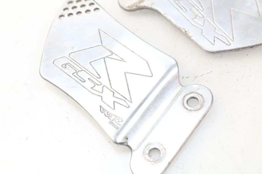 photo de TAMPA LATERAL DO CHASSI SUZUKI GSX-R GSXR 600 (2001 - 2003) - Zoom do estado de desgaste