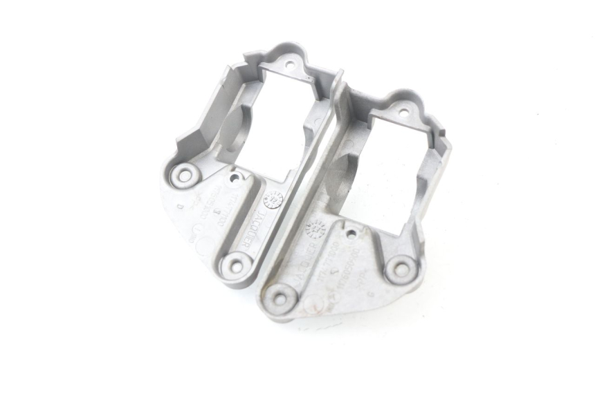 photo de TAMPA LATERAL DO CHASSI PEUGEOT JET FORCE CARBU 50 (2003 - 2016) - Detalhe da peça