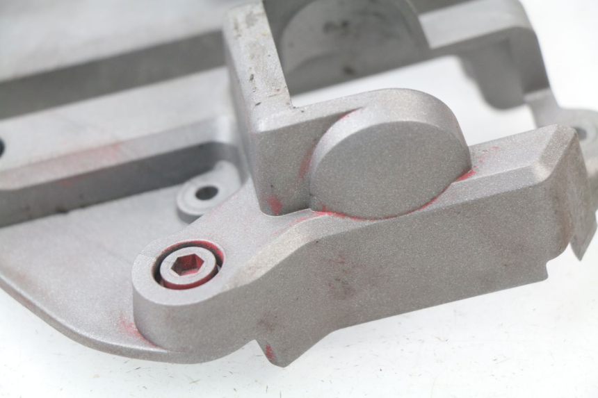 photo de TAMPA LATERAL DO CHASSI PEUGEOT JET FORCE CARBU 50 (2003 - 2016) - Outro ângulo de visão