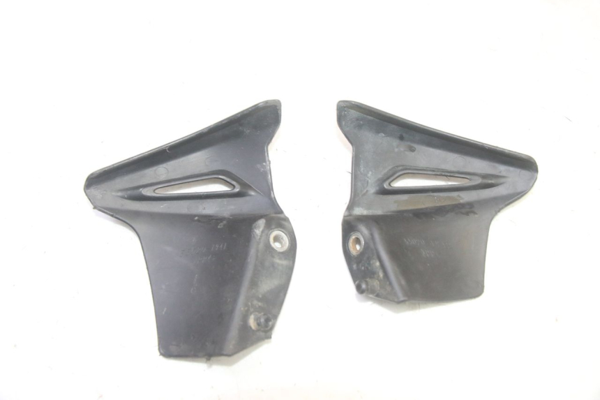 photo de TAMPA LATERAL DO CHASSI KAWASAKI KXF KX-F 250 (2017 - 2019) - Zoom do estado de desgaste