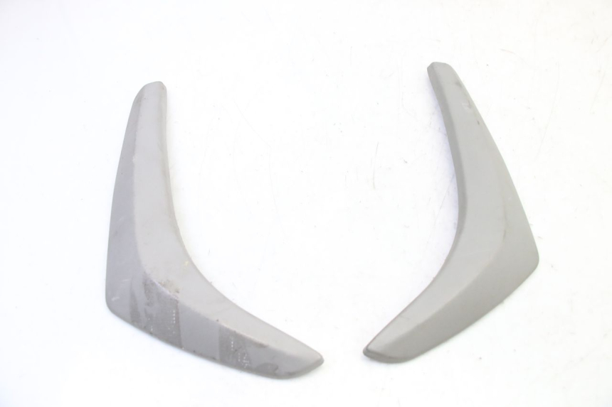 photo de TAMPA LATERAL DO CHASSI PIAGGIO LIBERTY 4T 50 (2009 - 2015) - Zoom do estado de desgaste