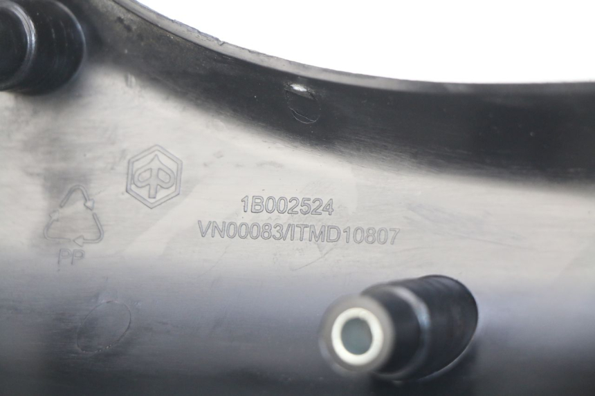 photo de TAMPA LATERAL DO CHASSI PIAGGIO LIBERTY IGET 4T 50 (2015 - 2020) - Detalhe da peça