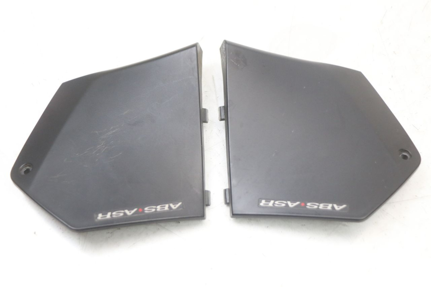 photo de TAMPA LATERAL DO CHASSI PIAGGIO MP3 HPE 350 (2018 - 2020) - Detalhe da peça