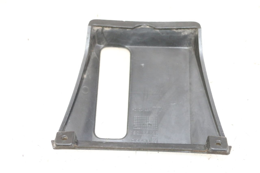 photo de TAMPA LATERAL DO CHASSI PIAGGIO MP3 500 (2014 - 2017) - Detalhe da peça