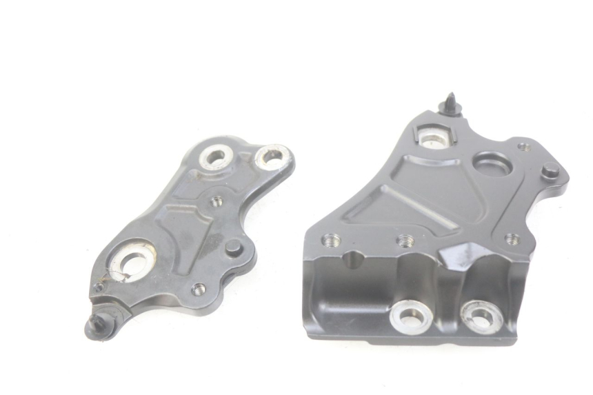 photo de TAMPA LATERAL DO CHASSI YAMAHA MT-07 MT07 700 (2018 - 2020) - Outro ângulo de visão