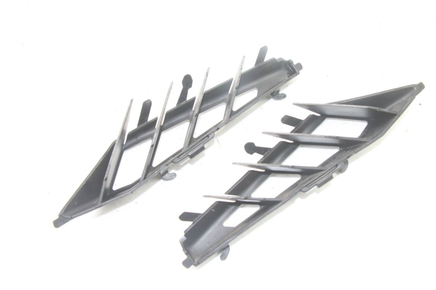 photo de TAMPA LATERAL DO CHASSI PEUGEOT SPEEDFIGHT 3 LC 2T 50 (2009 - 2015) - Zoom do estado de desgaste