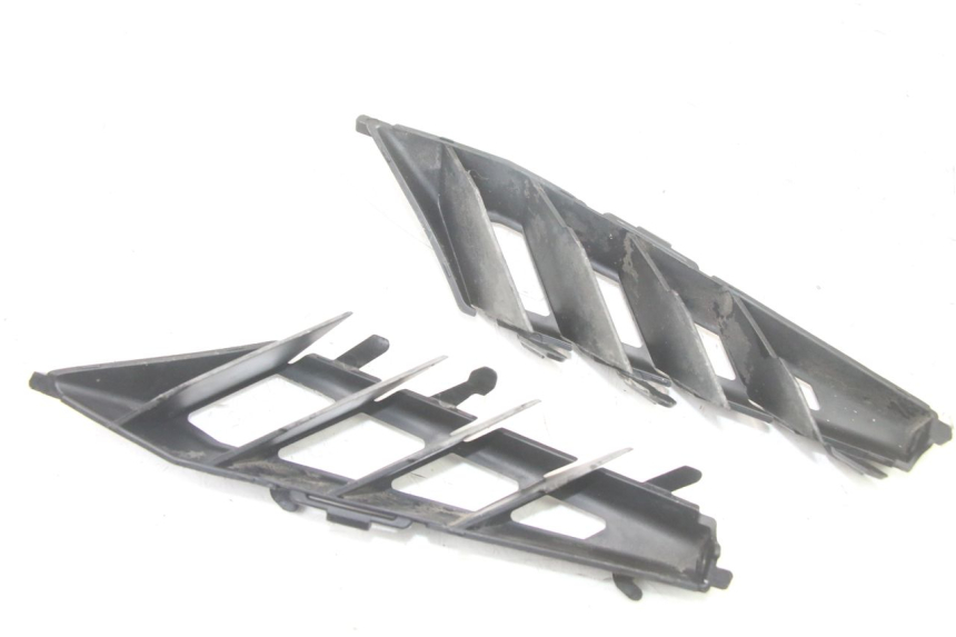 photo de TAMPA LATERAL DO CHASSI PEUGEOT SPEEDFIGHT 3 LC 2T 50 (2009 - 2015) - Outro ângulo de visão