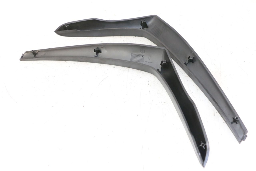 photo de TAMPA LATERAL DO CHASSI PIAGGIO BEVERLY 125 (1998 - 2005) - Detalhe da peça