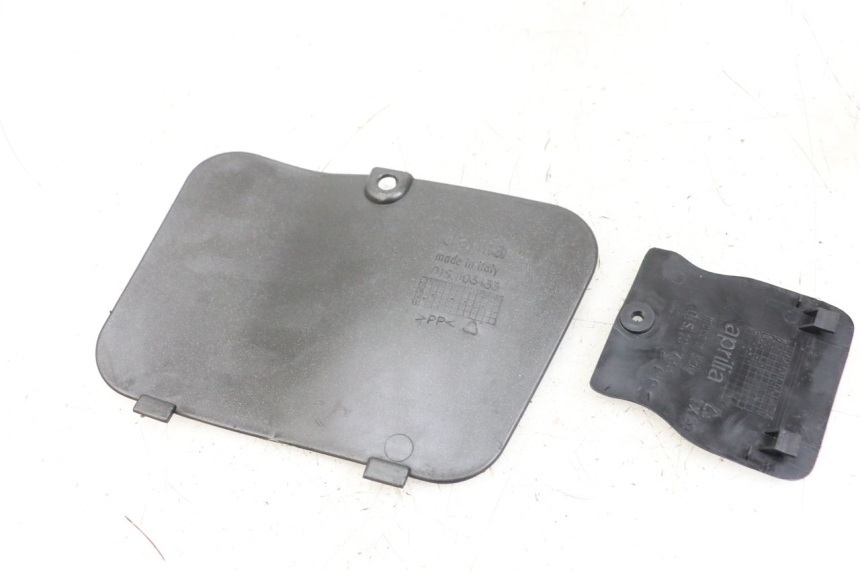 photo de TAMPA LATERAL DO CHASSI APRILIA SCARABEO GT 125 (1999 - 2007) - Detalhe da peça