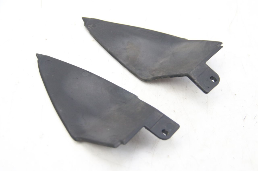 photo de TAMPA LATERAL DO CHASSI APRILIA SR 2T 50 (2012 - 2017) - Detalhe da peça