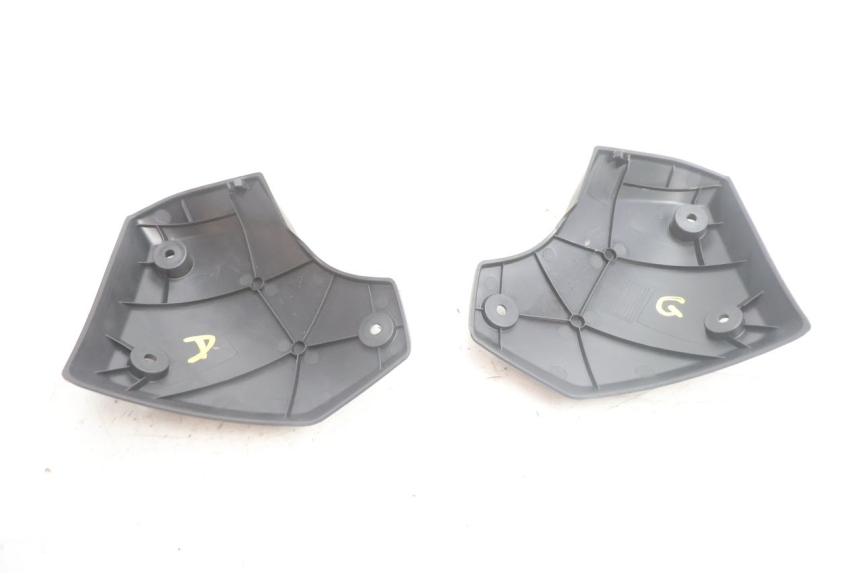 photo de TAMPA LATERAL DO QUADRO PEUGEOT STREETZONE NAKED 2T 50 (2014 - 2018) - Pontos de fixação
